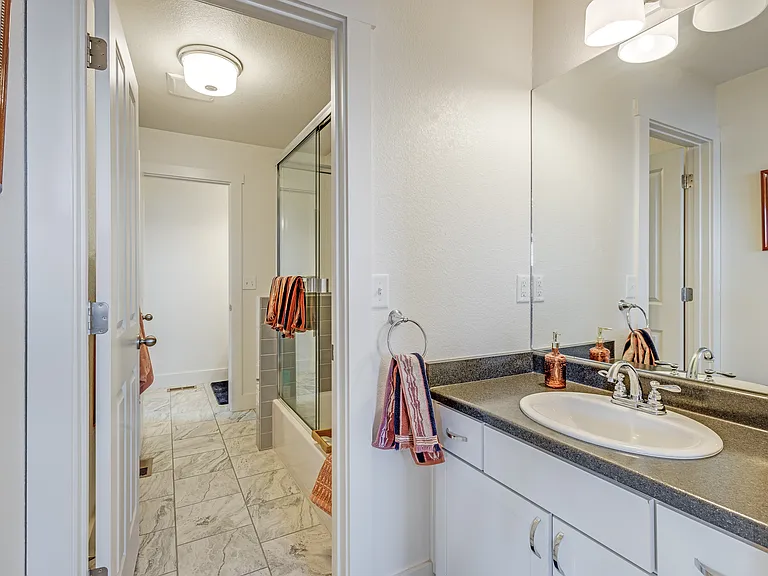 1516 Solitaire St — Photo 25