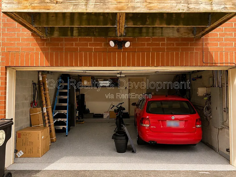 2503 S Calumet Ave — Photo 22