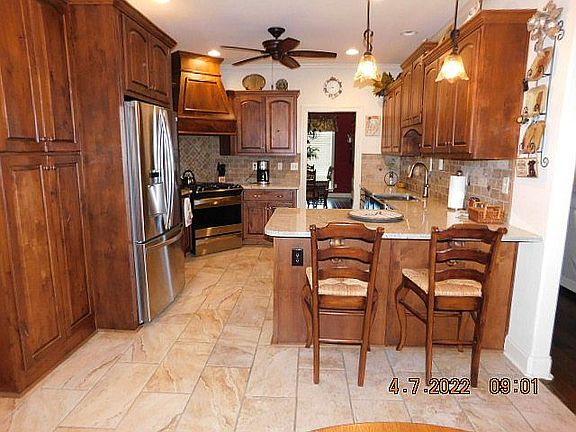 KITCHEN/SNACK BAR
