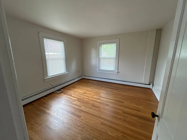 5851 S Elm Ave — Photo 11