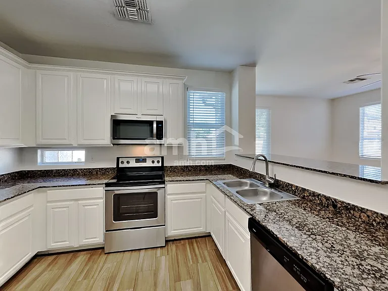 10123 E Isleta Ave — Photo 3
