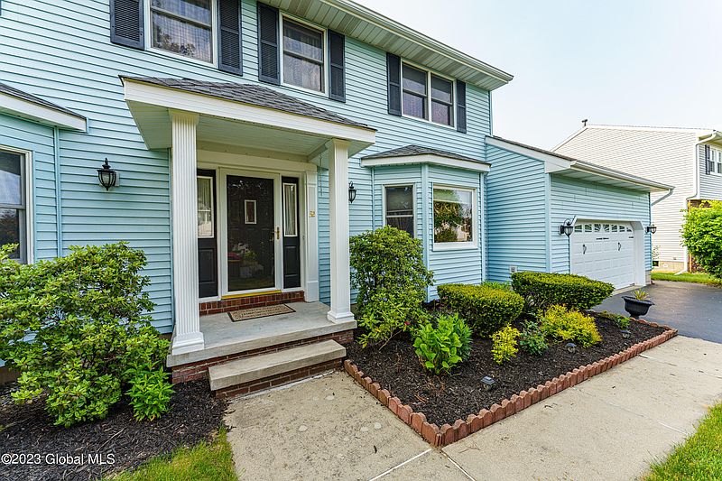 5th image of 32 Berkshire Drive