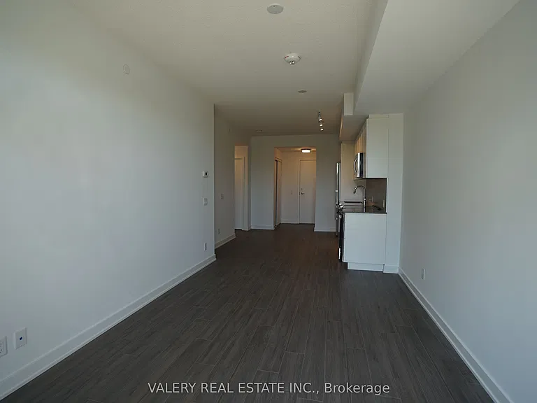 681 Yonge St #227 — Photo 8