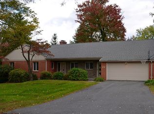 40 Briarcliff Rd, Longmeadow, MA 01106
