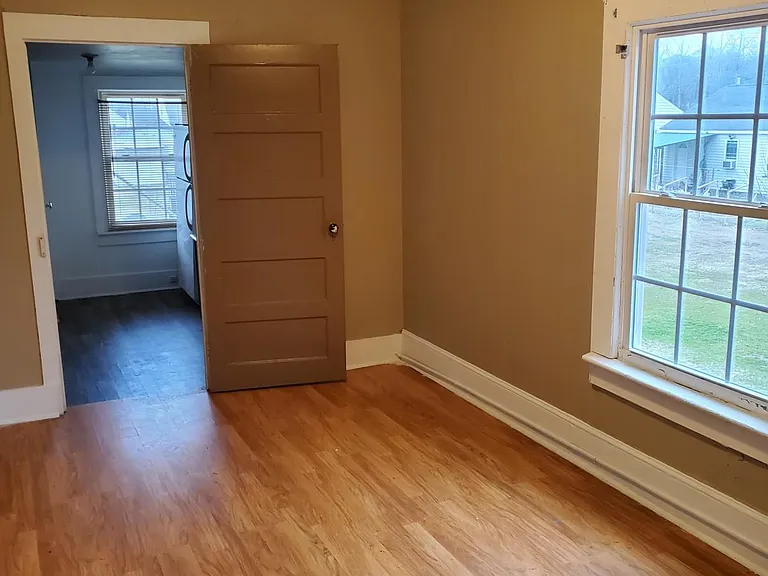 106 E Green St #4 — Photo 2