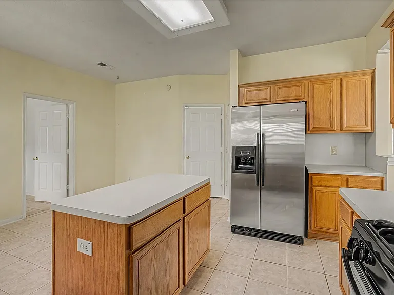 10840 Sycamore Dr N — Photo 17