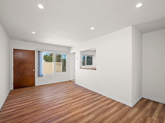 4th image of 4566 Marlborough Dr #1/2