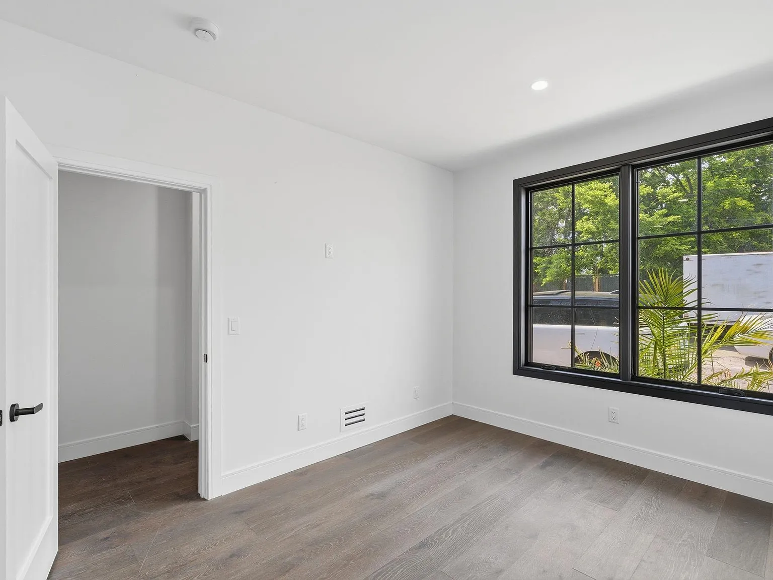 3 bed, 2.0 bath, 1550 sqft, $4,300 — Photo 3