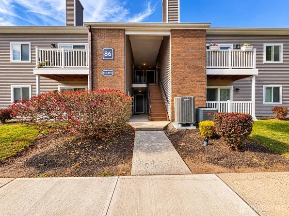 8607 Tamarron Dr, Plainsboro, NJ 08536