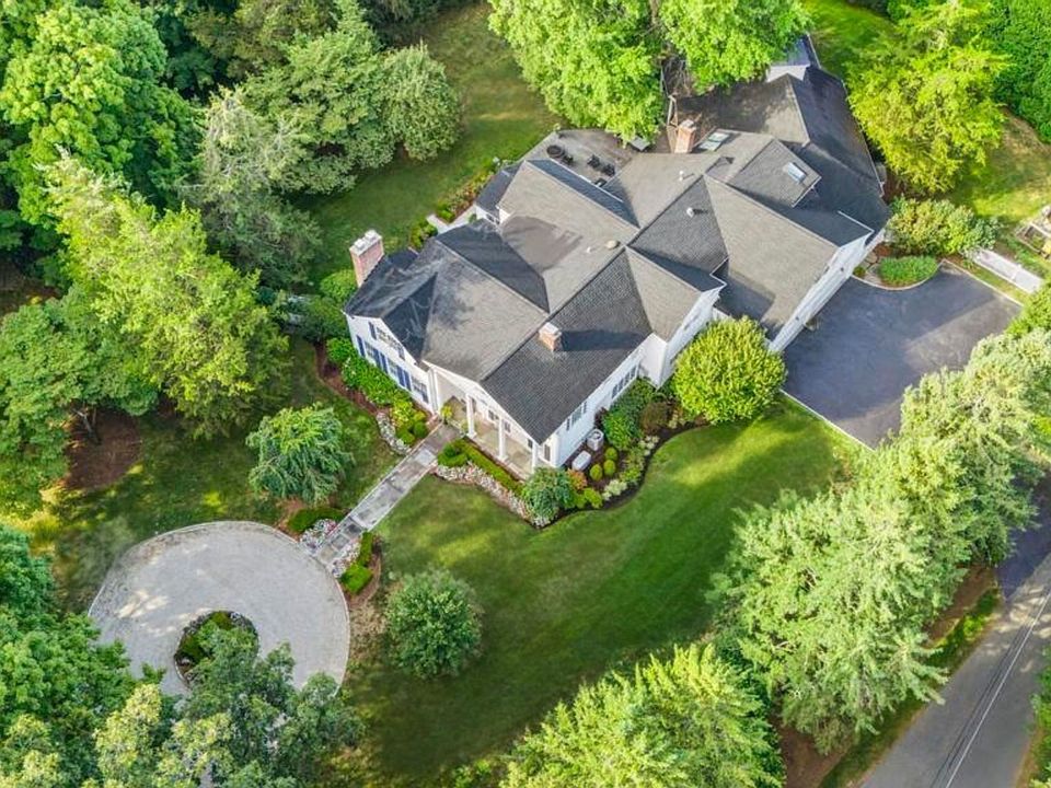 1st image of 1 Boxwood Lane