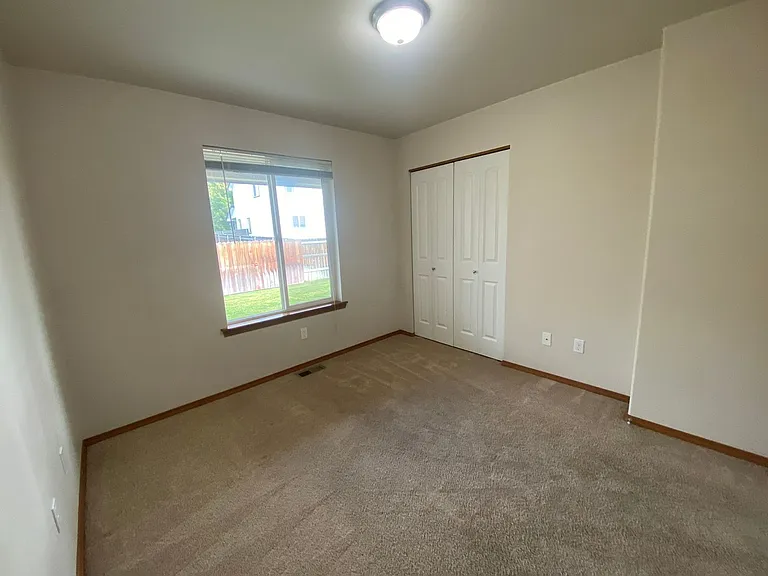 403 E Windsor Ct — Photo 16
