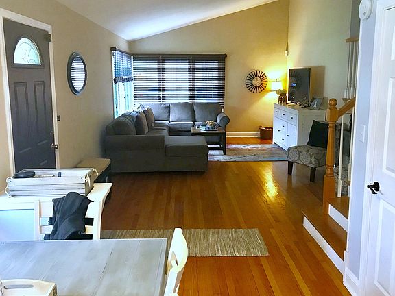 4th image of 5009 W 107th St