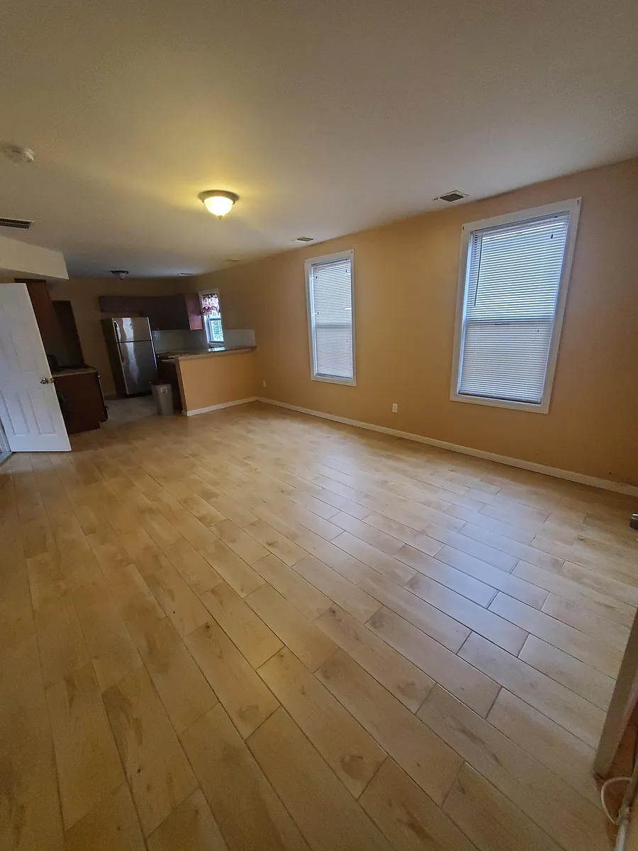 Building Photo - 81 Summer Ave #3