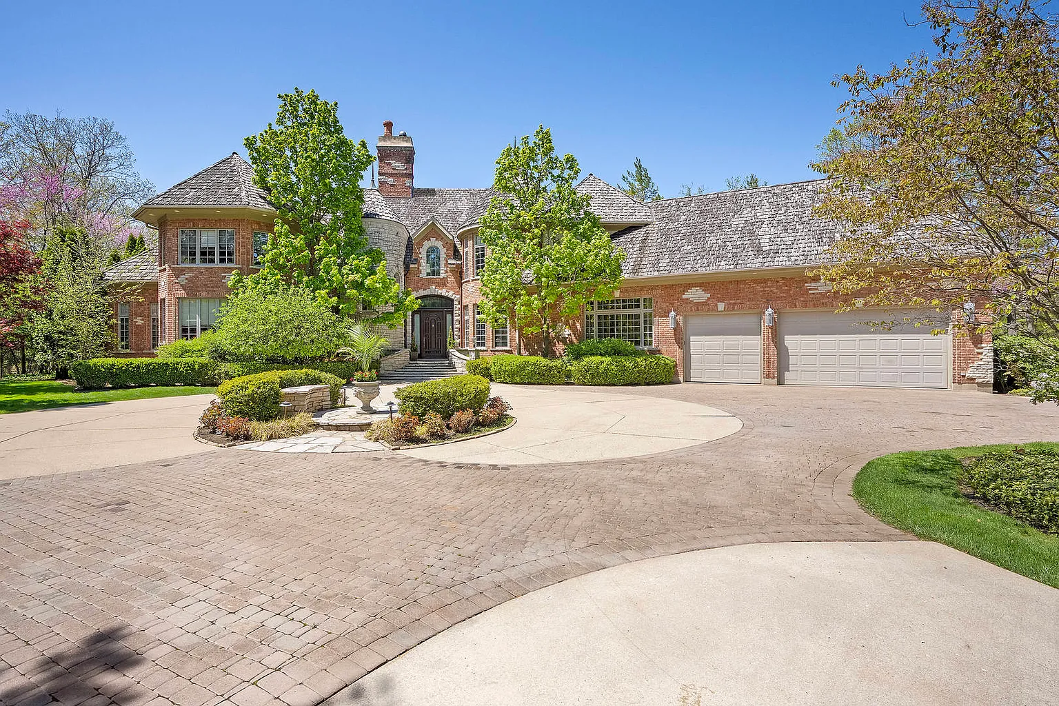 1890 Robinwood Ln photo 1