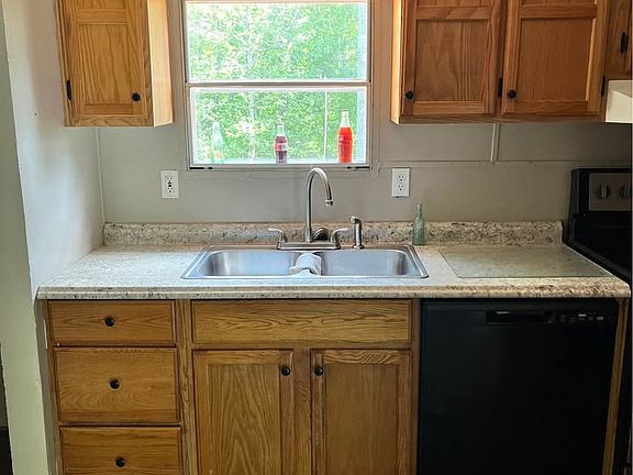 4th image of 104 Adams Ln