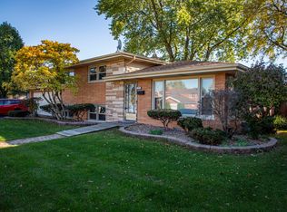 5543 W 83rd St, Burbank, IL