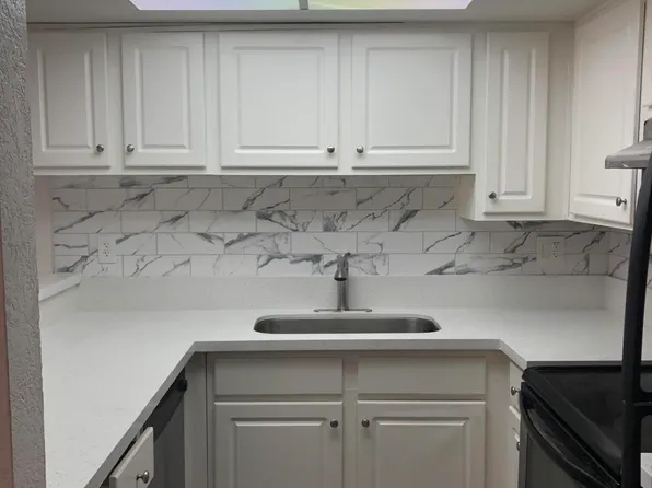 3810 N MARYVALE Parkway #2043, Phoenix, AZ 85031