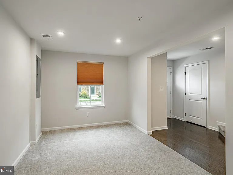300 Blue Welsh St — Photo 11