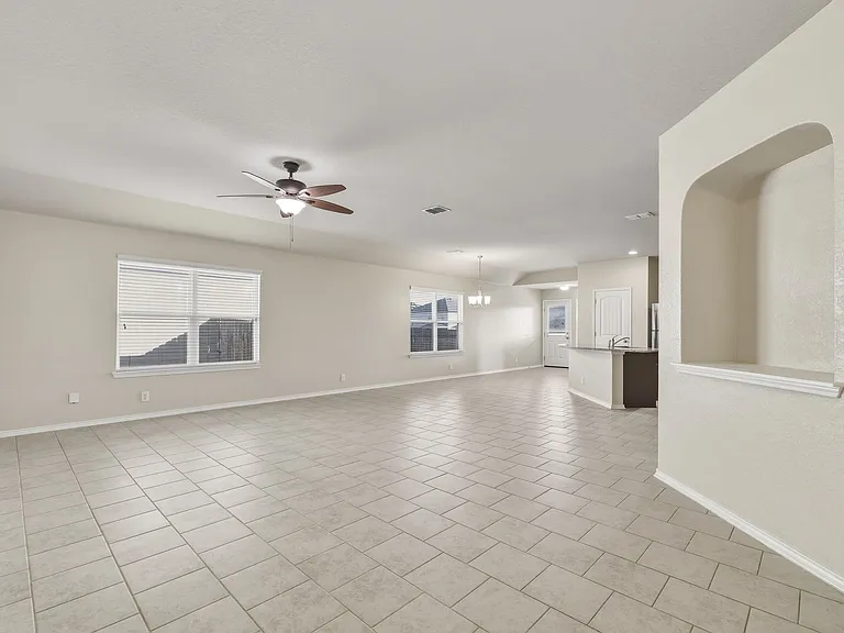 8810 Double Oak — Photo 4