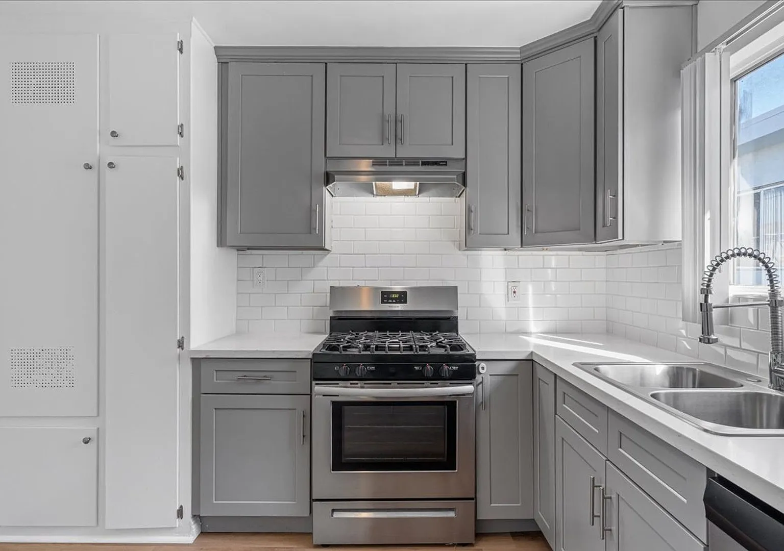 Beautiful Second Floor Two Bedroom Apartment! — Photo 4