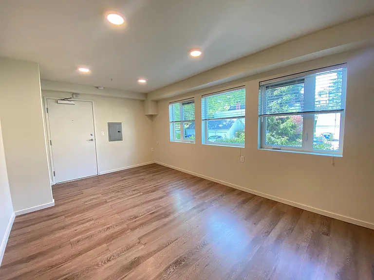 Plaza Apartments — Photo 154