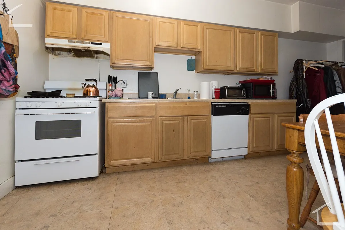Building Photo - 14 Ashford St #2