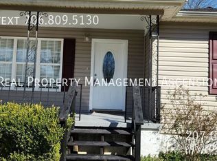 207 Gracie Ave, Fort Oglethorpe, GA 30742