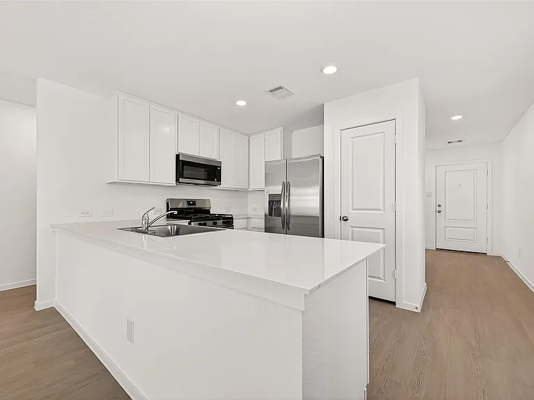 16846 Spotted Oak Dr — Photo 3