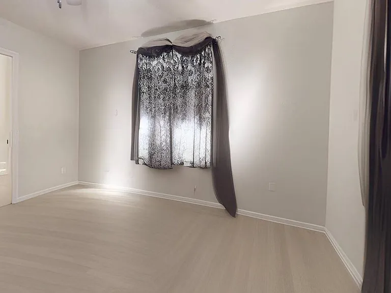 1202 E Keller St — Photo 14