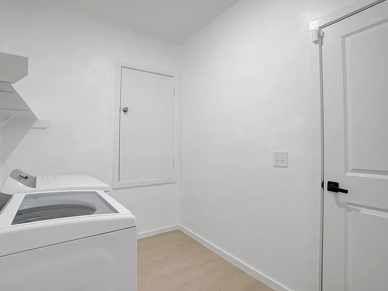 511 Louis Ln — Photo 31