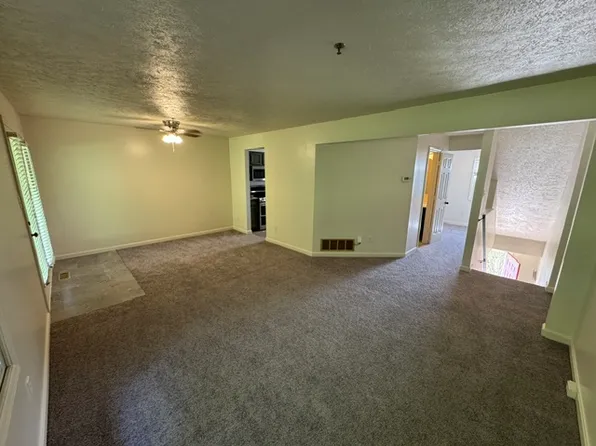 233 Fieldbrook Dr, Canonsburg, PA 15317