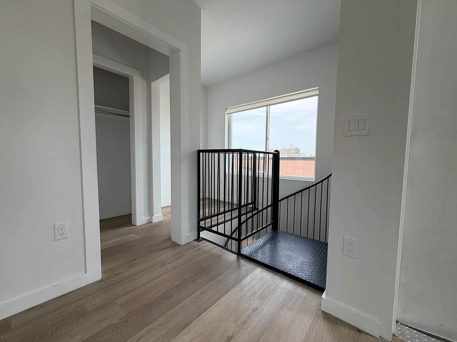 2 bed, 800 sqft, $3,400 — Photo 3