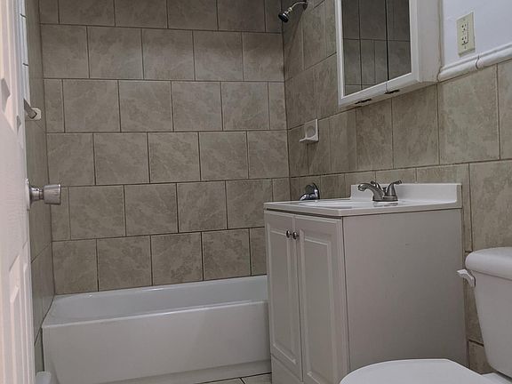 3rd image of 389 Baldwin Ave APT 1R