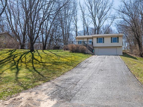 3rd image of 58420 Sunset Shores Ct