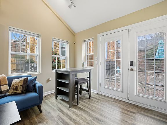 4th image of 831 Gates Ave #C