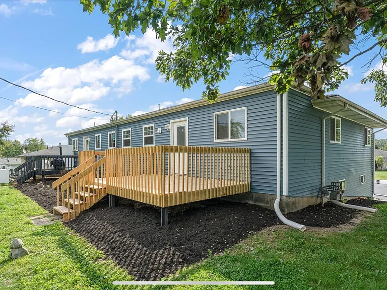 2458 Marshall Dr — Photo 2