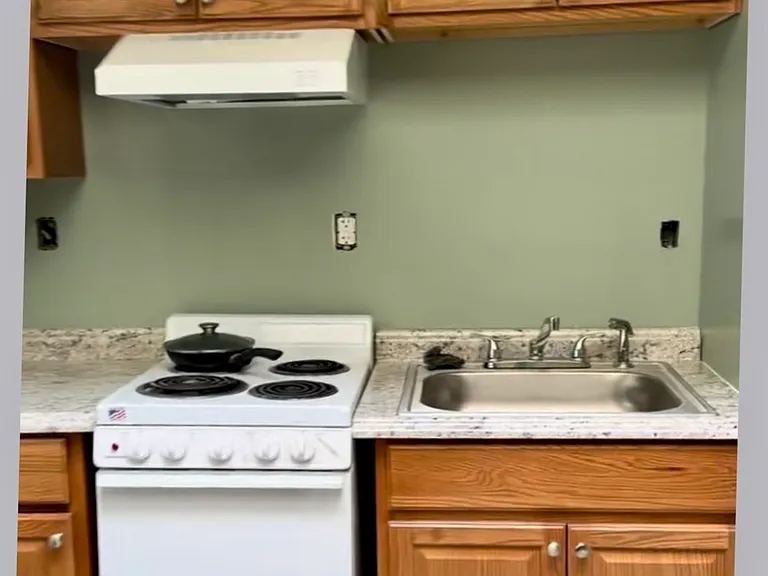 400 Whitney Ave #19 — Photo 8