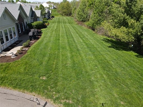 2nd image of 2061 Isleworth Ln