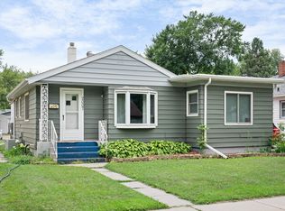 2007 2nd Ave N, Grand Forks, ND 58203
