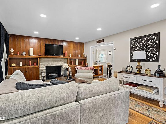 15th image of 441 Merriwood Dr