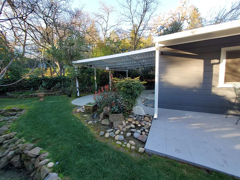 925 Hawthorn Dr — Photo 28