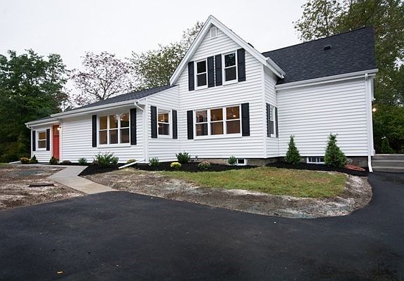 3rd image of 145 Taunton Ave