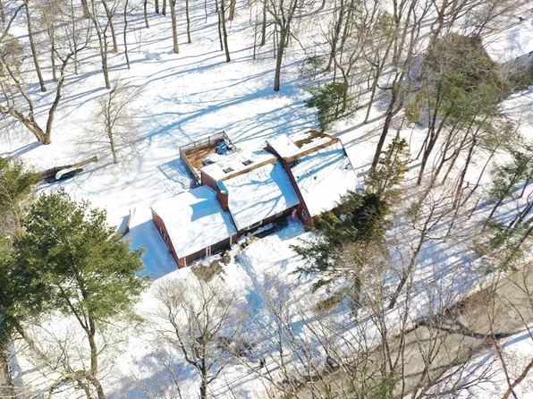 52 Orchard St, Medfield, MA 02052