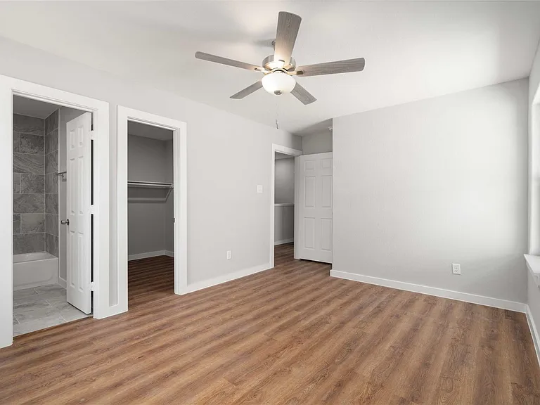 8122 Sterlingshire St #B — Photo 5