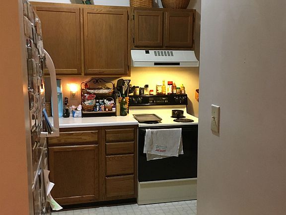 4th image of 360 E Brittany Way