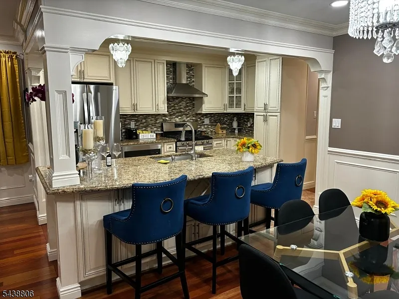 3 bed, 1.0 bath, $3,200 — Photo 4