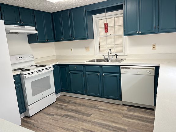 3rd image of 6814 Cooper Cir