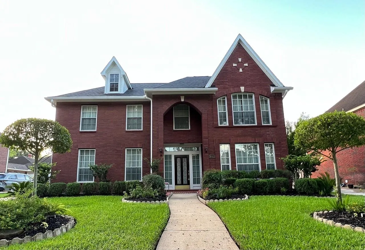 4 bed, 2.5 bath, 2688 sqft, $2,800 — Photo 2