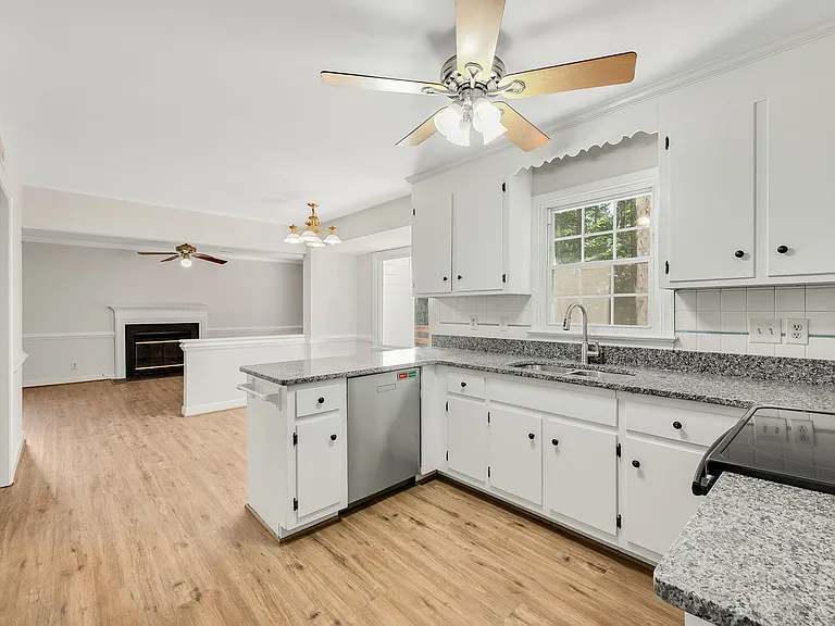 5700 Standing Oak Rd — Photo 8