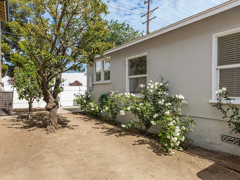 16601 Valerio St — Photo 8